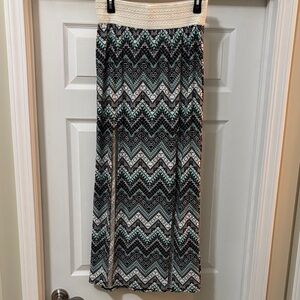 No Boundaries Chevron Maxi Skirt in White, Black & Teal